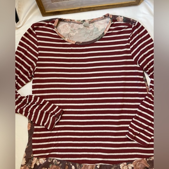 Sun & Moon size large red/burgundy striped floral shirt - Picture 2 of 6